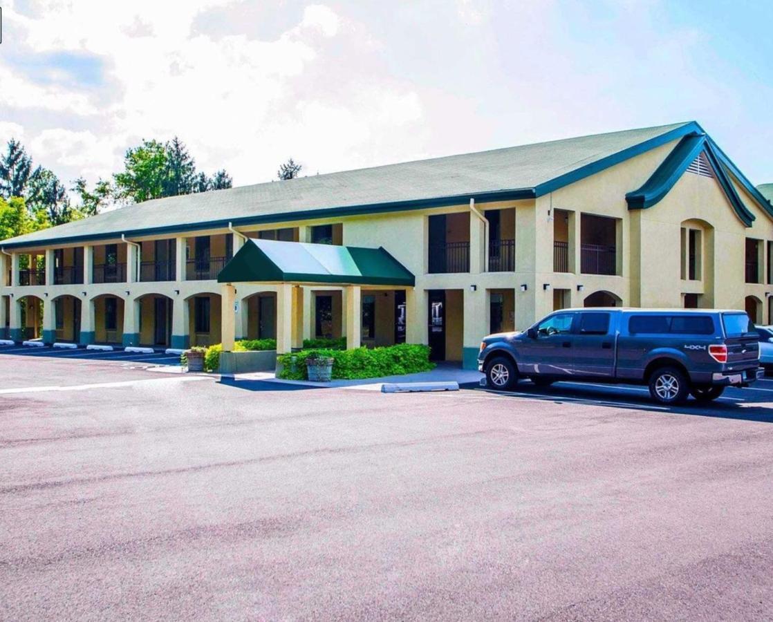 Mcintosh Inn Media Exterior foto